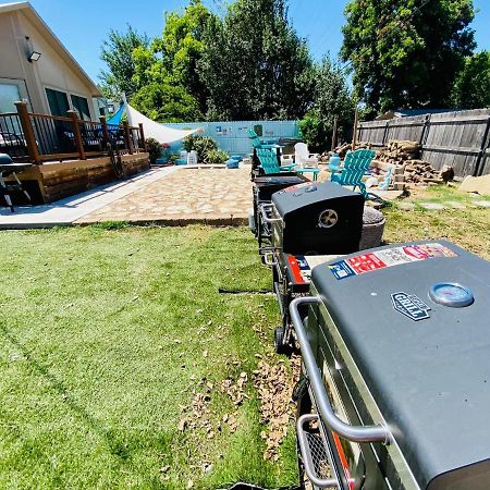 1 Mile To Fort Sill! The Carolebelle Cottage Sleeps 8 With Hottub,Grills,Firepit لوتون المظهر الخارجي الصورة
