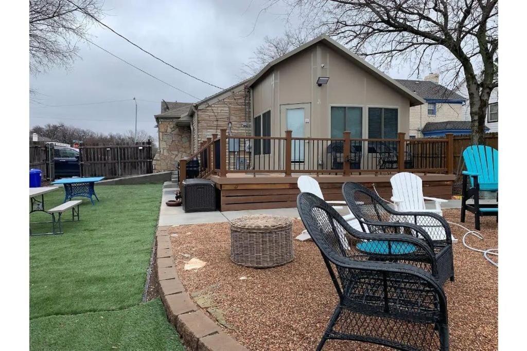 1 Mile To Fort Sill! The Carolebelle Cottage Sleeps 8 With Hottub,Grills,Firepit لوتون المظهر الخارجي الصورة