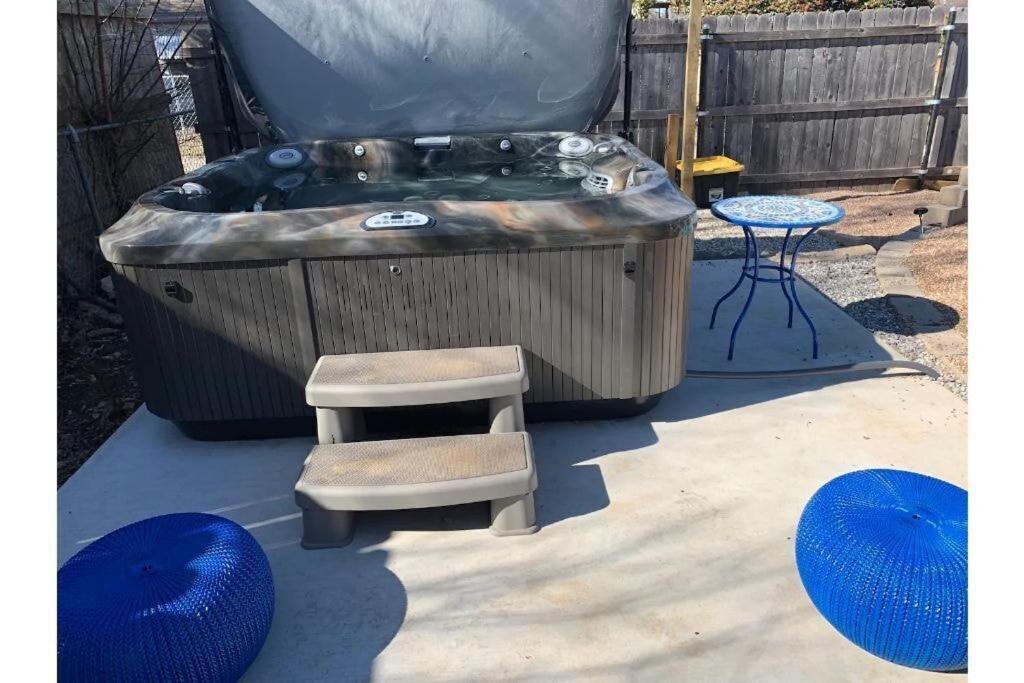 1 Mile To Fort Sill! The Carolebelle Cottage Sleeps 8 With Hottub,Grills,Firepit لوتون المظهر الخارجي الصورة
