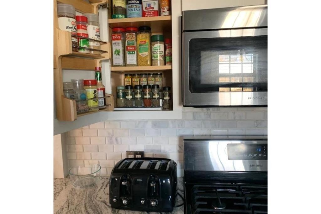 1 Mile To Fort Sill! The Carolebelle Cottage Sleeps 8 With Hottub,Grills,Firepit لوتون المظهر الخارجي الصورة