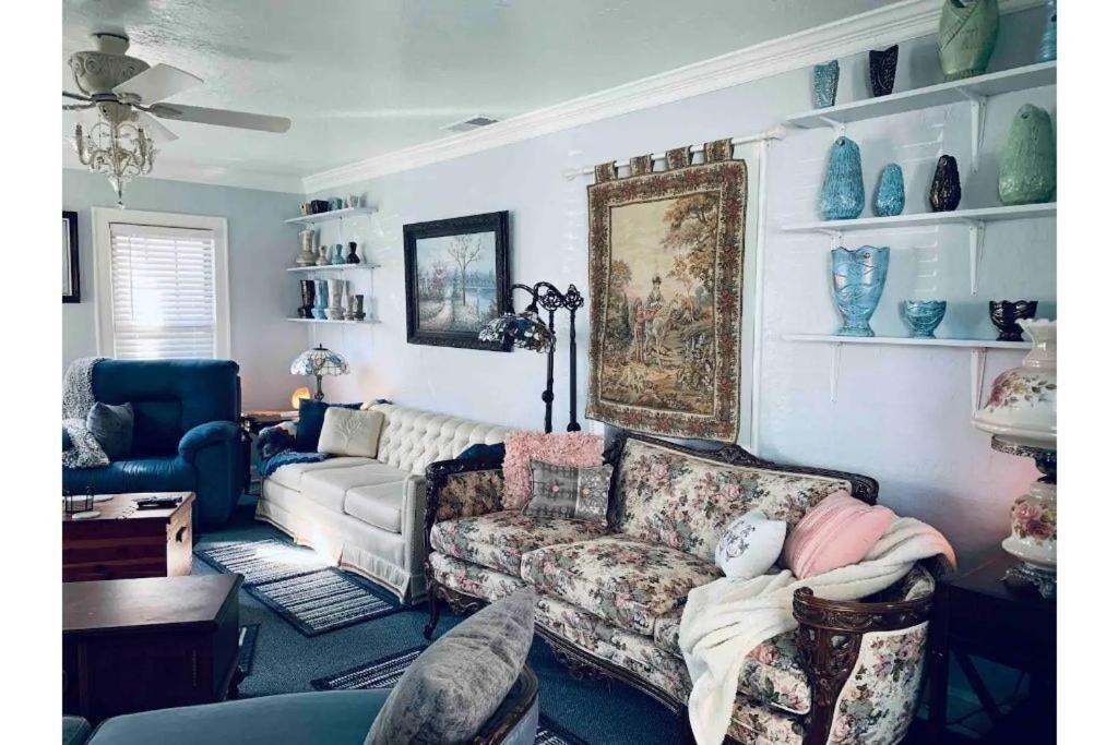 1 Mile To Fort Sill! The Carolebelle Cottage Sleeps 8 With Hottub,Grills,Firepit لوتون المظهر الخارجي الصورة