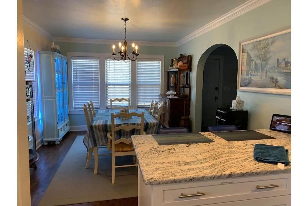 1 Mile To Fort Sill! The Carolebelle Cottage Sleeps 8 With Hottub,Grills,Firepit لوتون المظهر الخارجي الصورة