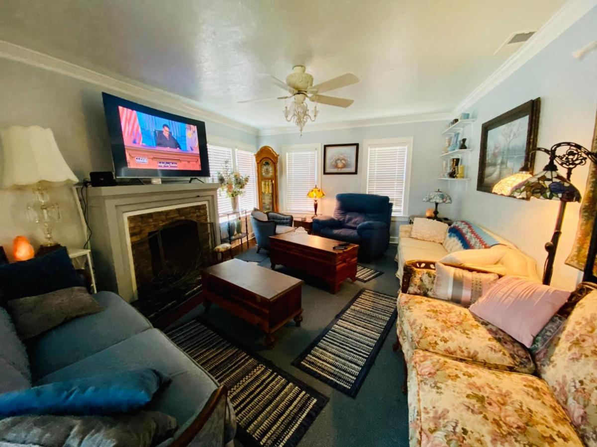 1 Mile To Fort Sill! The Carolebelle Cottage Sleeps 8 With Hottub,Grills,Firepit لوتون المظهر الخارجي الصورة