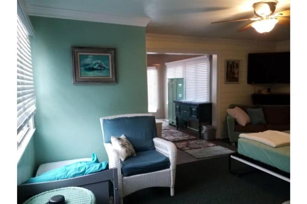 1 Mile To Fort Sill! The Carolebelle Cottage Sleeps 8 With Hottub,Grills,Firepit لوتون المظهر الخارجي الصورة