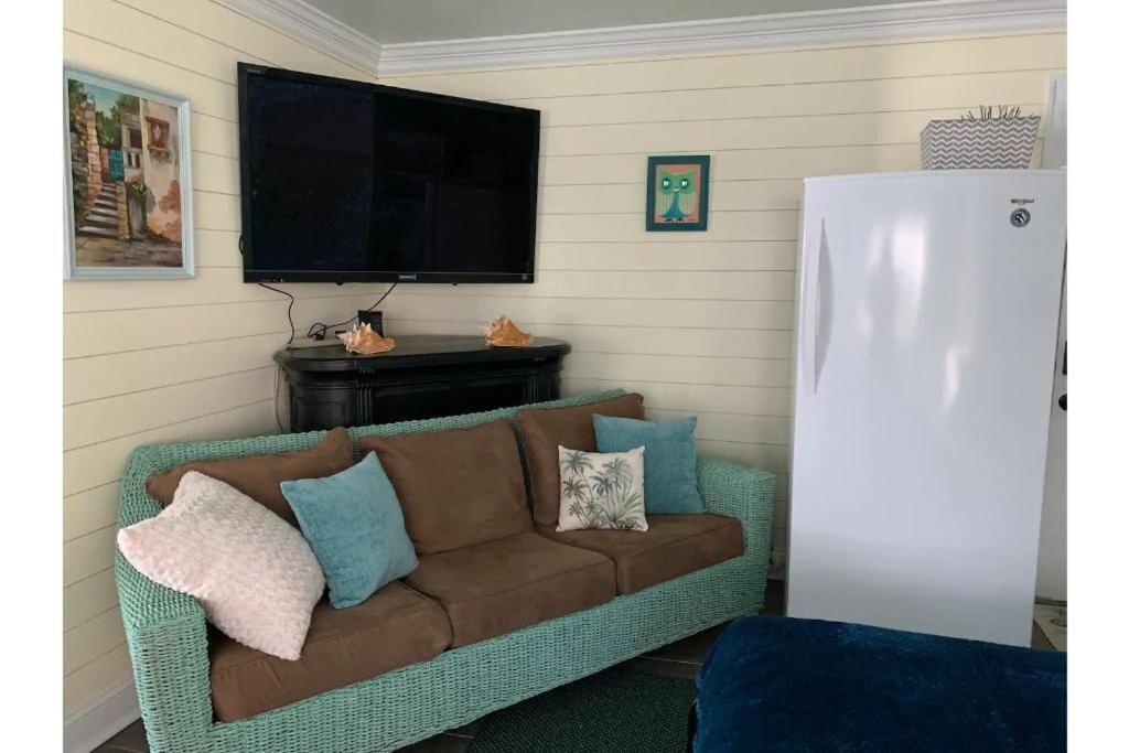 1 Mile To Fort Sill! The Carolebelle Cottage Sleeps 8 With Hottub,Grills,Firepit لوتون المظهر الخارجي الصورة