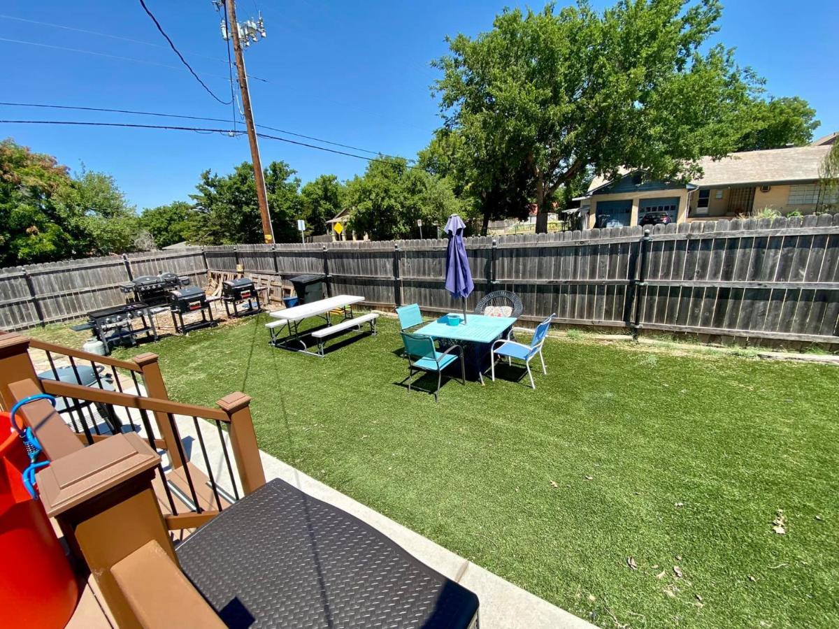 1 Mile To Fort Sill! The Carolebelle Cottage Sleeps 8 With Hottub,Grills,Firepit لوتون المظهر الخارجي الصورة