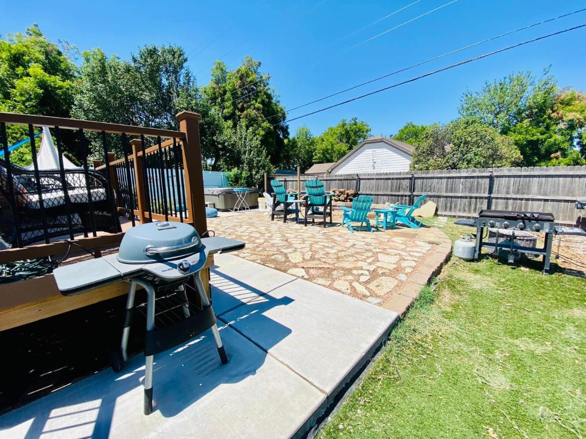 1 Mile To Fort Sill! The Carolebelle Cottage Sleeps 8 With Hottub,Grills,Firepit لوتون المظهر الخارجي الصورة