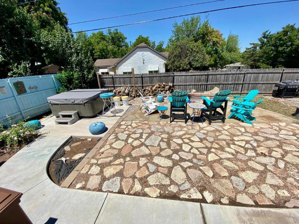 1 Mile To Fort Sill! The Carolebelle Cottage Sleeps 8 With Hottub,Grills,Firepit لوتون المظهر الخارجي الصورة